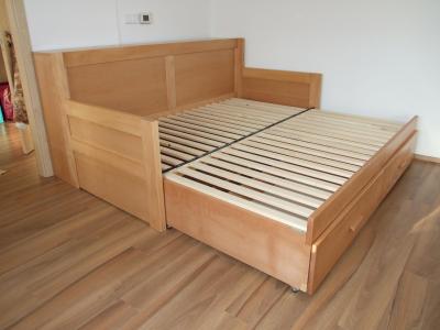Buková rozkládací postel MIVEPO s úložným prostorem