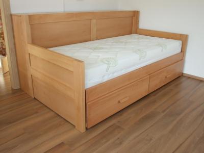 Buková rozkládací postel MIVEPO s úložným prostorem
