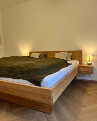 Dubová levitující postel na míru