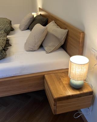 Dubová levitující postel na míru