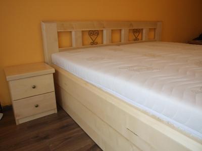 Javorová postel MIVEPO Irena s úložným prostorem