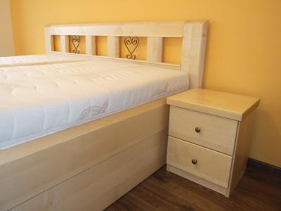 Javorová postel MIVEPO Irena s úložným prostorem