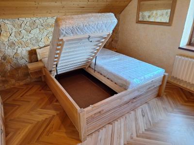 Kompletní ložnice z masivního jasanu