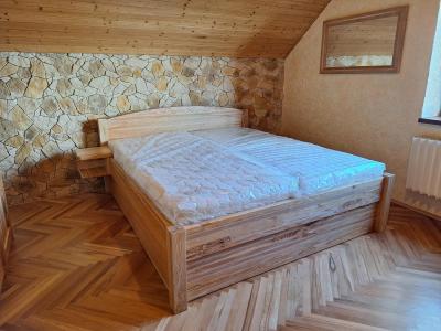 Kompletní ložnice z masivního jasanu