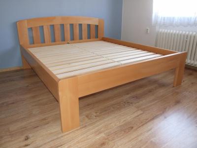 Masivní buková postel MIVEPO Marika