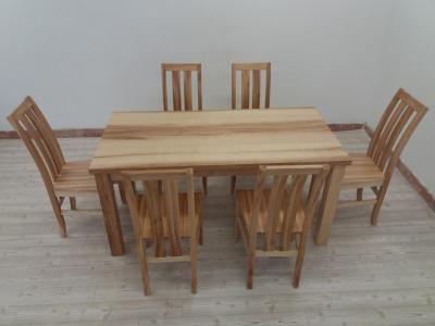 Masivní jasanový stůl a židle
