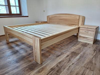 Zakázková výroba nábytku z masivního jasanu