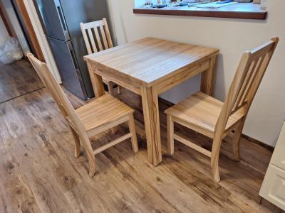 Zakázková výroba nábytku z masivního jasanu