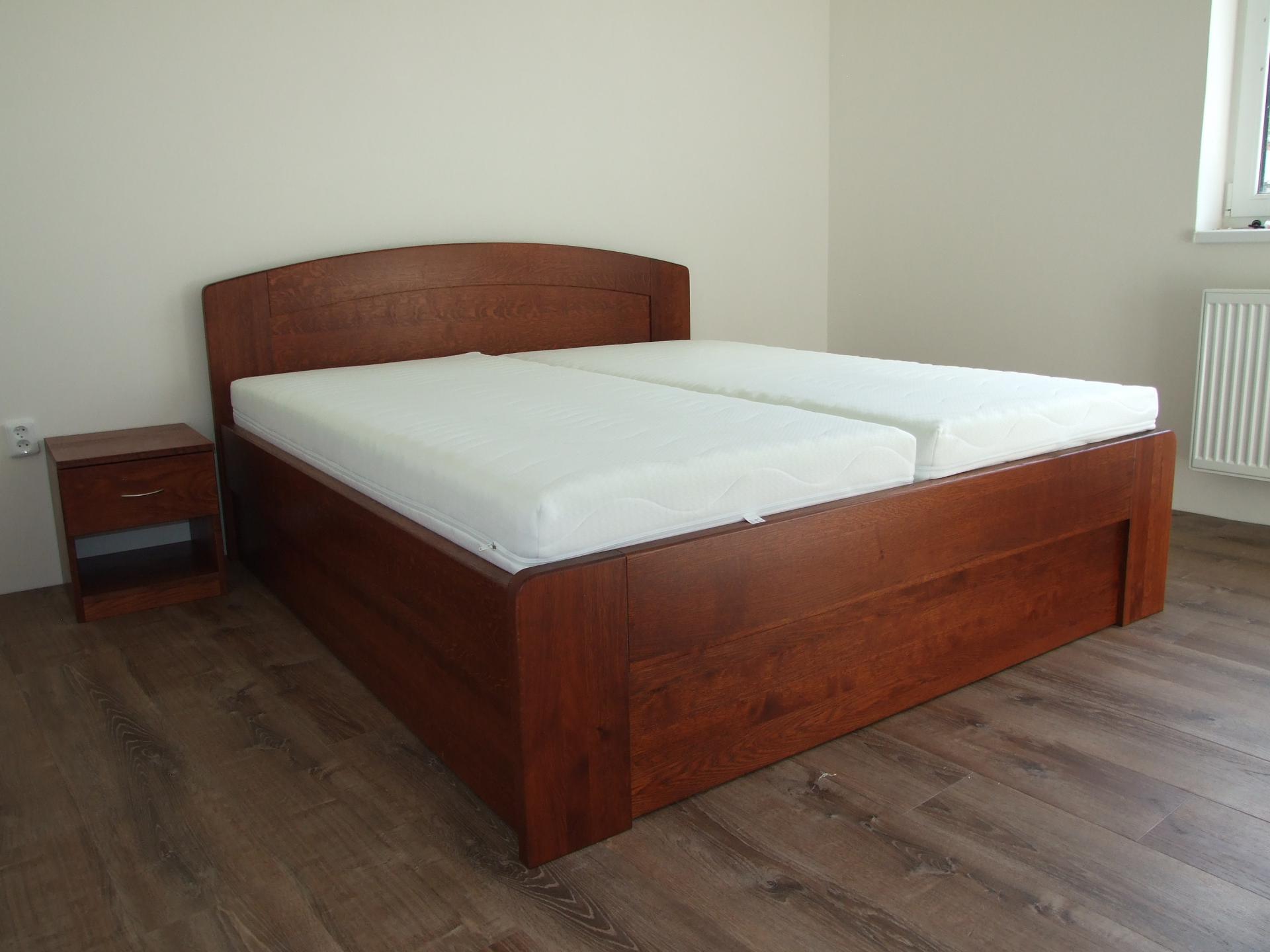 PETRA Dřevěná postel z masivu, s úložným prostorem