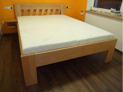 AMANDA Dřevěná postel z masivu, bez úložného prostoru