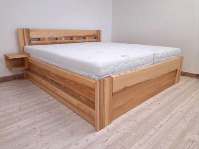 EDITA Dřevěná postel z masivu, s úložným prostorem