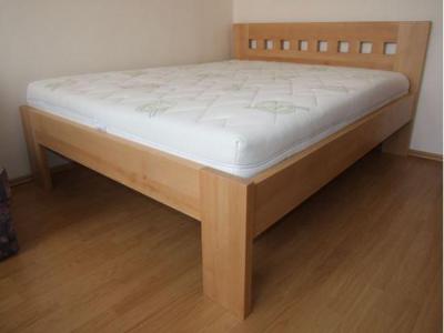 HELENA Dřevěná postel z masivu, bez úložného prostoru