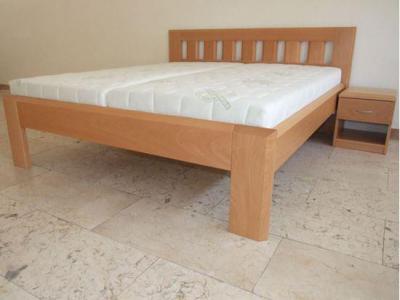 KLÁRA Dřevěná postel z masivu, s úložným prostorem
