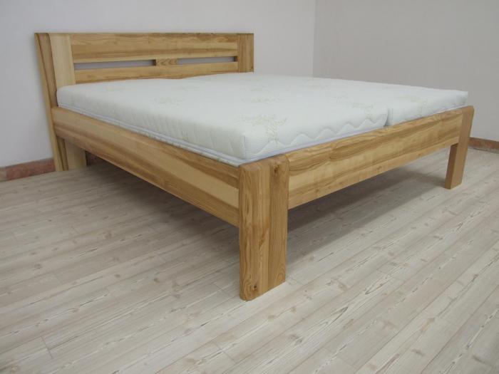 LUCIE Dřevěná postel z masivu, bez úložného prostoru