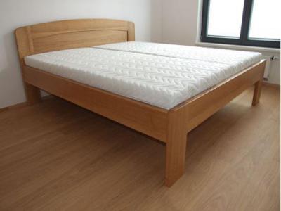 PETRA Dřevěná postel z masivu, bez úložného prostoru