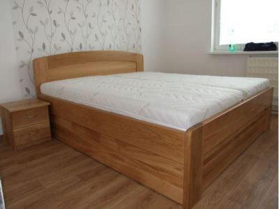 PETRA Dřevěná postel z masivu, s úložným prostorem