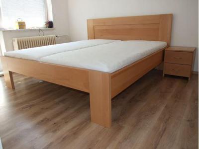 SIMONA Dřevěná postel z masivu, bez úložného prostoru