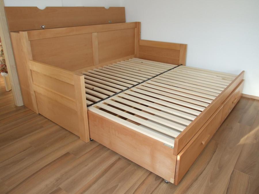 Buková rozkládací postel MIVEPO s úložným prostorem