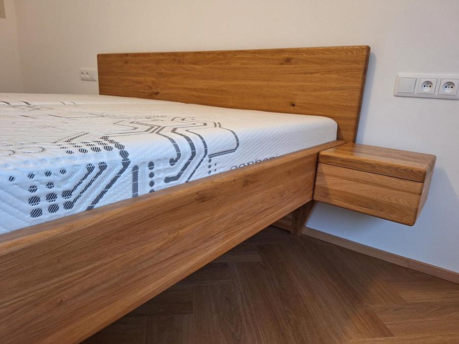 Dubová levitující postel na míru