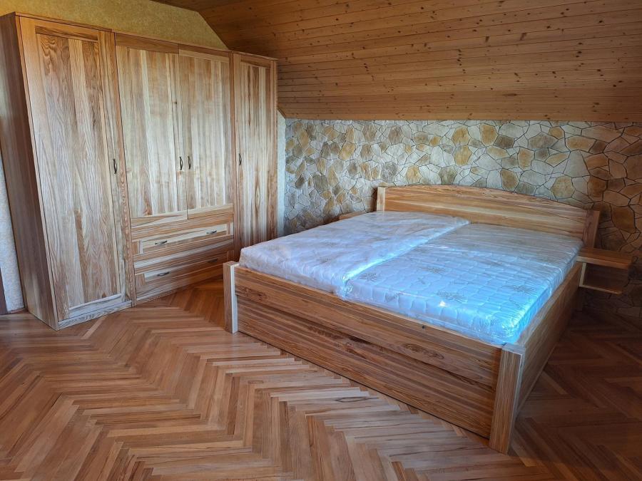 Kompletní ložnice z masivního jasanu
