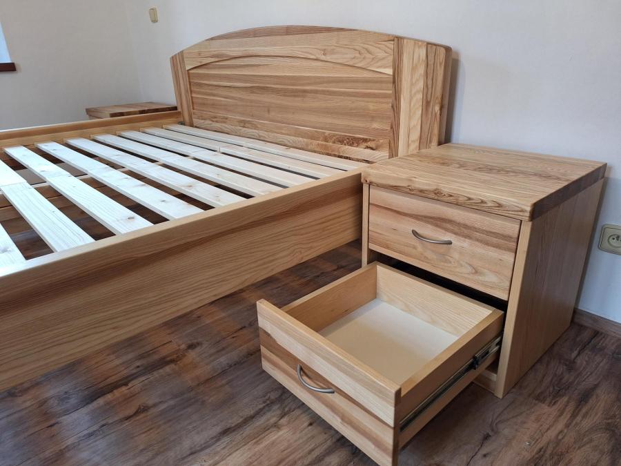 Zakázková výroba nábytku z masivního jasanu